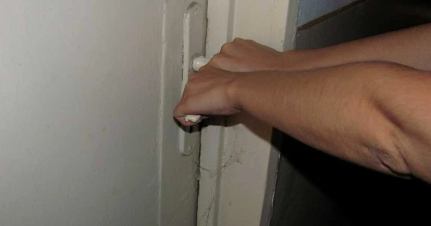 Bătrâna s-a speriat când a auzit zgomote suspecte în locuinţă FOTO Arhivă