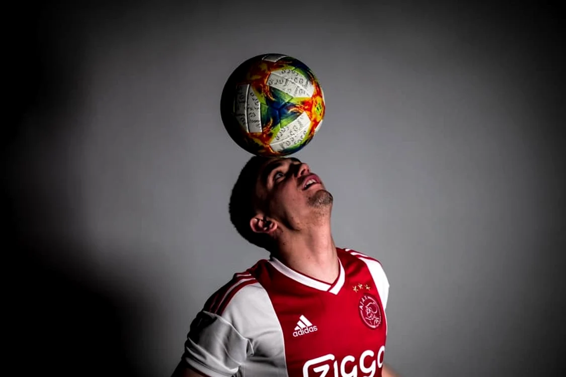 Răzvan Marin a jonglat cu mingea la prezentarea la Ajax