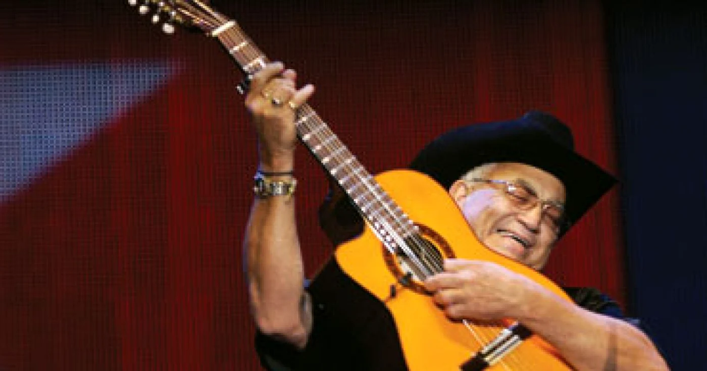 Cubanezul Eliades Ochoa, un „cowboy“ cu chitară