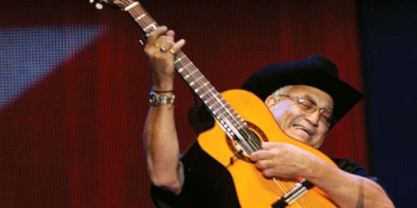 Cubanezul Eliades Ochoa, un „cowboy“ cu chitară