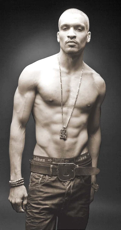 Mike Diamonz (32 de ani) face  sală, dar este extrem de pofticios și mănâncă orice,  mai ales fast food