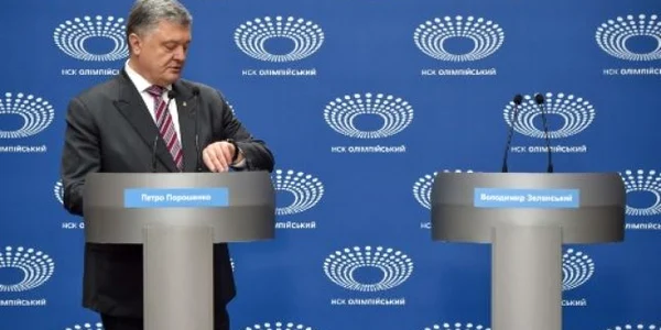 Petro Porosenko la discursul de pe stadionul olimpic din Kiev FOTO AFP