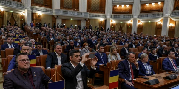 Sedinta plenului reunit a Camerei Deputatilor si Senatorilor mesaj presedinte ucrainean Volodymyr Zelensky 4 aprilie 2022 FOTO Inquam Photos / Octav Ganea