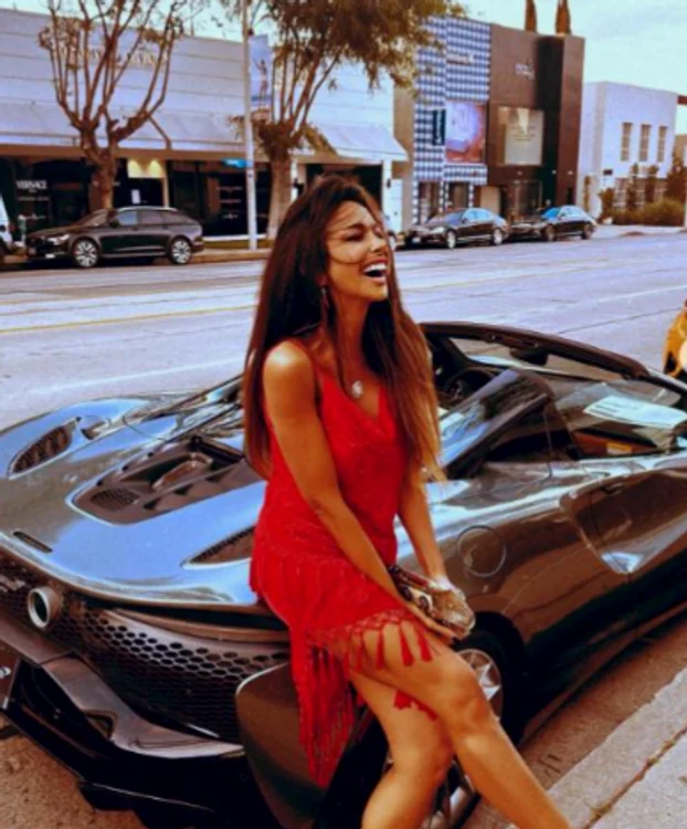 Mădălina Ghenea a avut ședințe foto în Beverly Hills. FOTO@officialmadalinaghenea) - Instagram