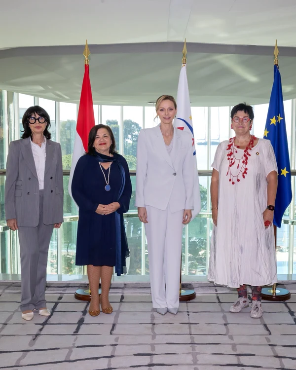 Prințesa Charlene în baby blue, Foto Palatul Prințului 1 jpg