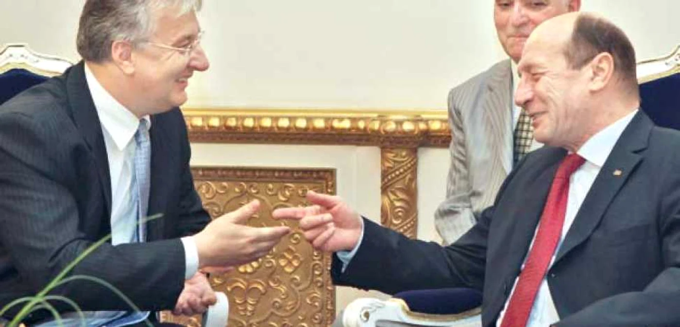 Vicepremierul ungar Zsolt Semjen (stânga) şi preşedintele Traian Băsescu pe vremea când relaţiile dintre cele două state nu erau tensionate