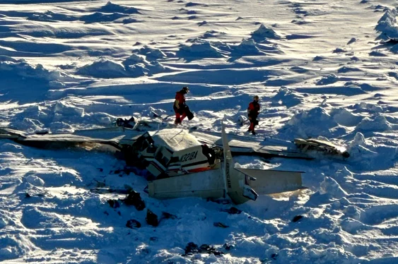 La bordul avionului se aflau 10 persoane FOTO FOTO USCGAlaska / X