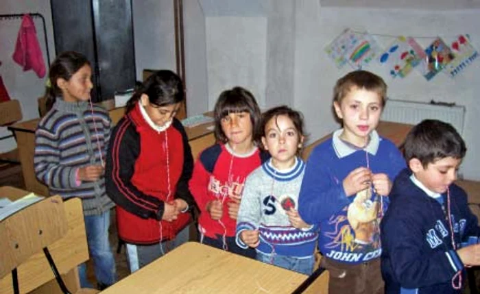 Şi elevii şcolii din Vizureşti au primit materiale didactice noi prin „Susţin Educaţia“