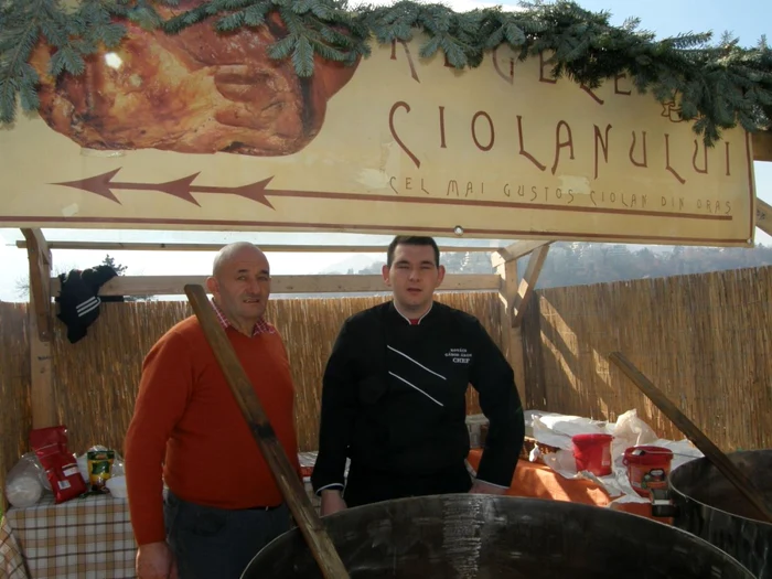 Regele Ciolanelor va găti preparate delicioase pentru toţi cei care vin în Piaţa Sfatului. FOTOAdevărul.