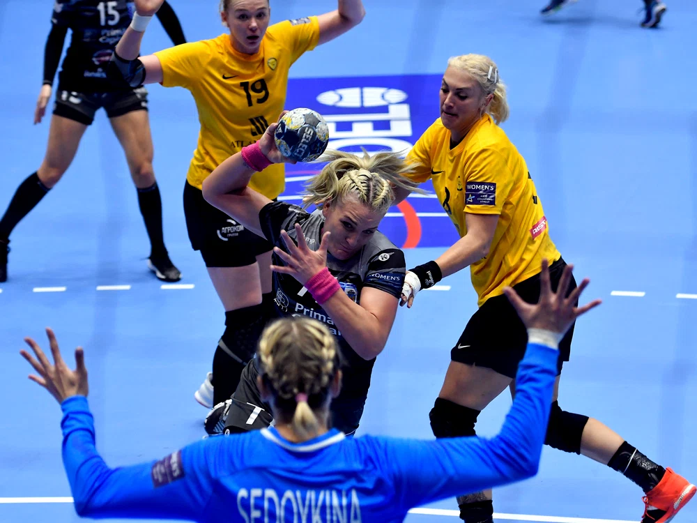 
    Crina Pintea e una dintre jucătoarele cu evoluții constant bune la CSM BucureștiFoto: Sport Pictures  