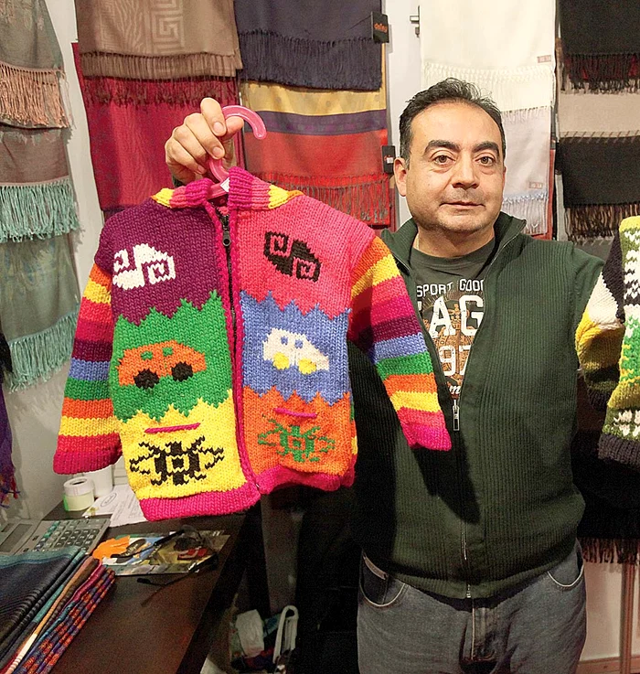 Un pulover din lână pentru copii de 2 ani costă 65 lei, la Angel Munoz