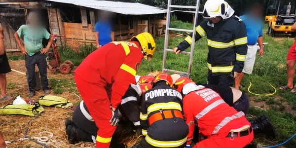barbati cazuti in fantana isu suceava 