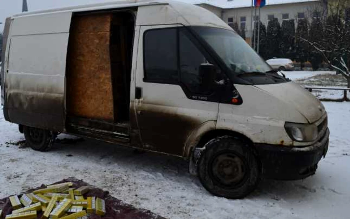 Maşina a fost modificată pentru a fi ascunse ţigările   Sursa foto: ITPF Sighetu Marmaţiei