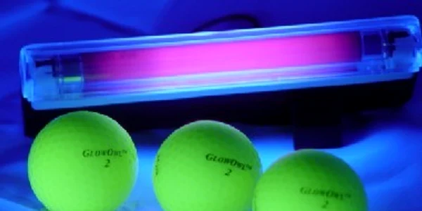 Mingi de golf fosforescente
