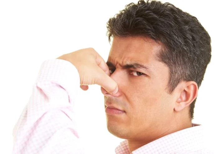 Halena apare ca urmare a unei igiene orale precare și indică prezența în număr mare a bacteriilor în cavitatea bucală.www.clicksanatate.ro