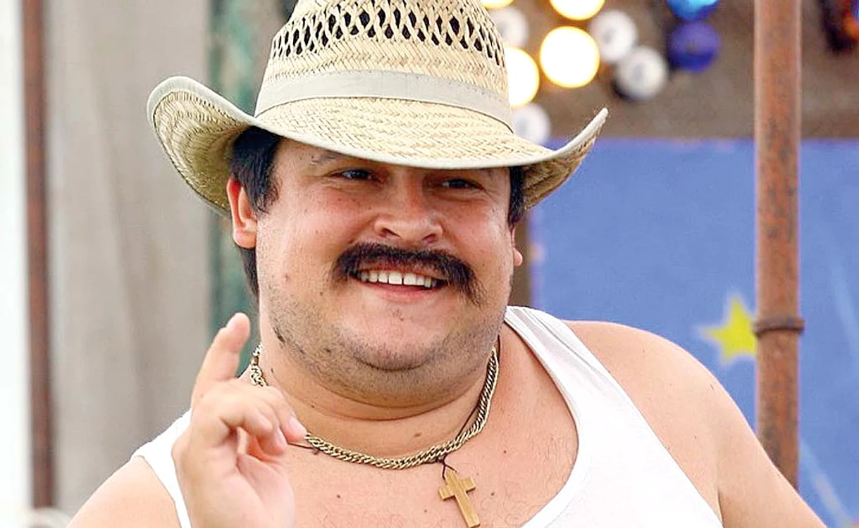 
    Bobiță din  ”Las Fierbinți”  este actor, prezentator  și scenarist  