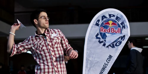 Calificări pentru CM cu avioane de hârtie * Foto: Red Bull