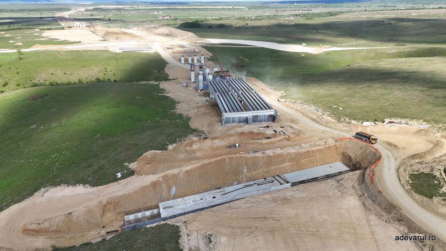 Primele poduri și viaducte de pe Autostrada Sibiu - Făgăraș au prins formă. Cum a avansat șantierul deschis în 2025