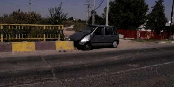Maşina a intrat într-un cap de pod. Arhivă