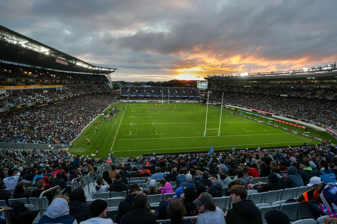 
    În plină pandemiei, dar și iarnă australă, 43.000 de neozeelandezi au urmărit un meci de rugby pe ”Eden Park”Foto: Guliver / GettyImages  