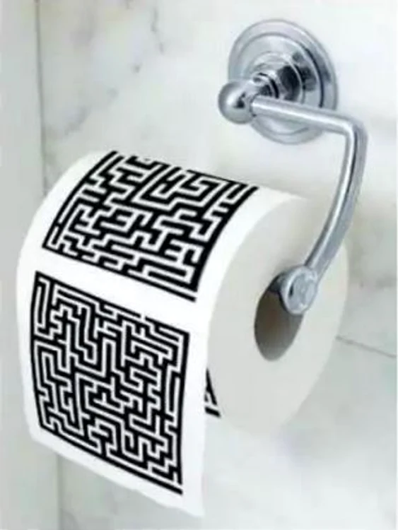 Cele mai trăsnite cadouri de Moș Nicolae: Hârtia igienică cu labirint ține mintea ocupată