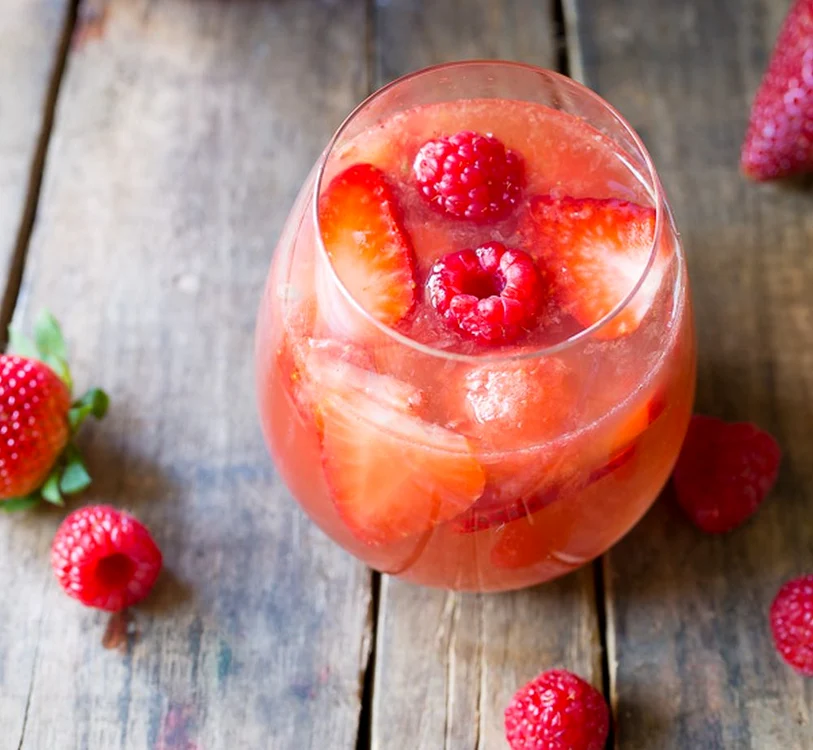 sangria cu vin roze jpeg