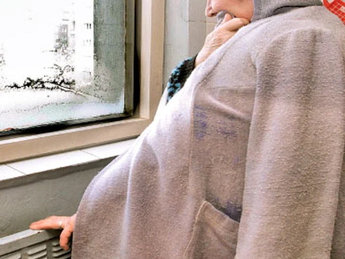 Bătrânii şi cei cu venituri mici preferă să stea în frig decât să plătească sute de lei pentru căldură