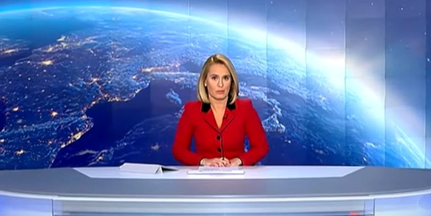 Cine a realizat celebrul sacou roșu purtat de Andreea Esca pe 1 decembrie / foto: captură video