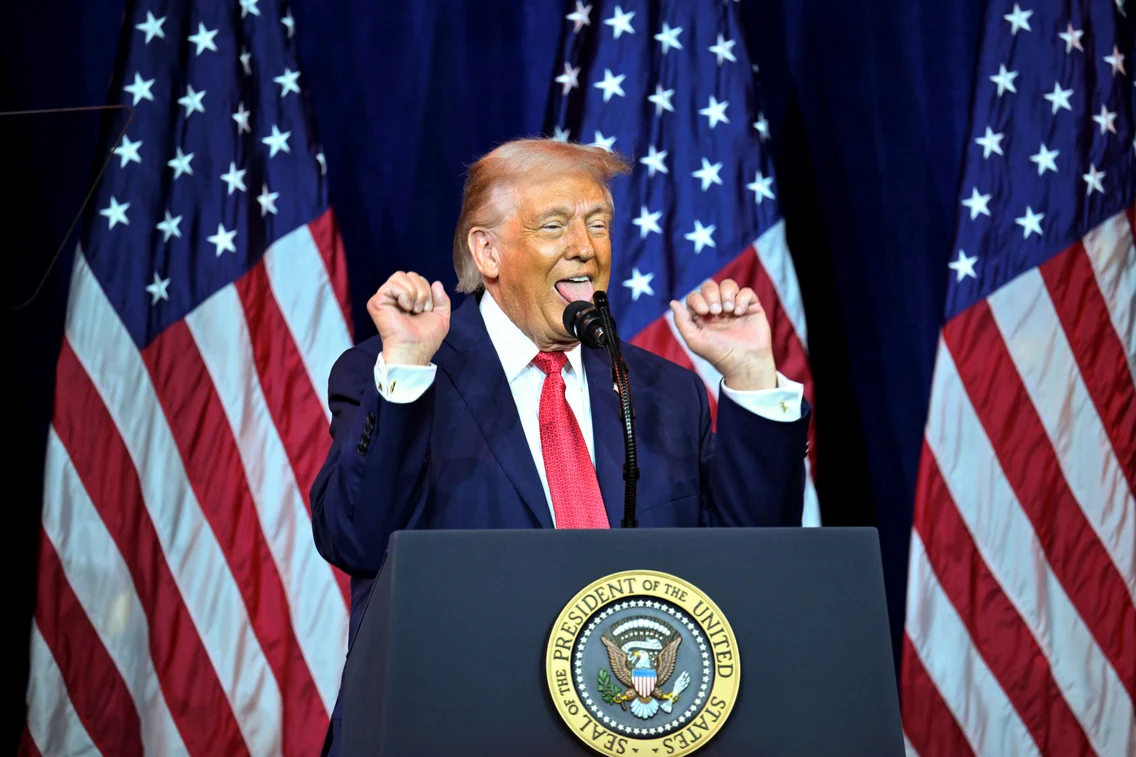 Donald Trump ironizează transgenderii FOTO AFP
