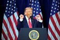 Donald Trump ironizează transgenderii FOTO AFP