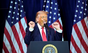 Donald Trump ironizează transgenderii FOTO AFP