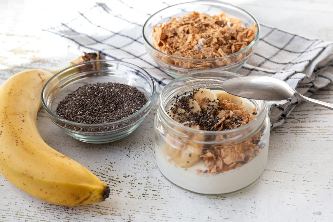 banane chia iaurt shutterstock 2068588889 jpg