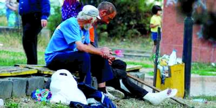 Timişoara: CAMPANIE Parcul din Calea Lipovei este plin de gunoaie şi boschetari (GALERIE FOTO+SONDAJ+VIDEO)