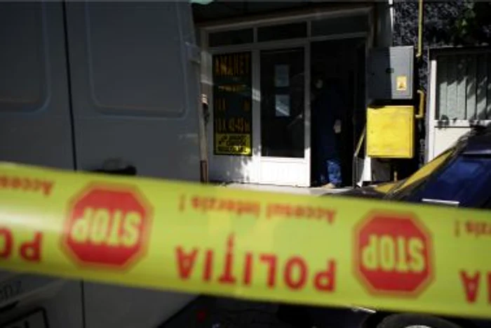 
    Cei doi jefuitori au fost prinşi de poliţişti  