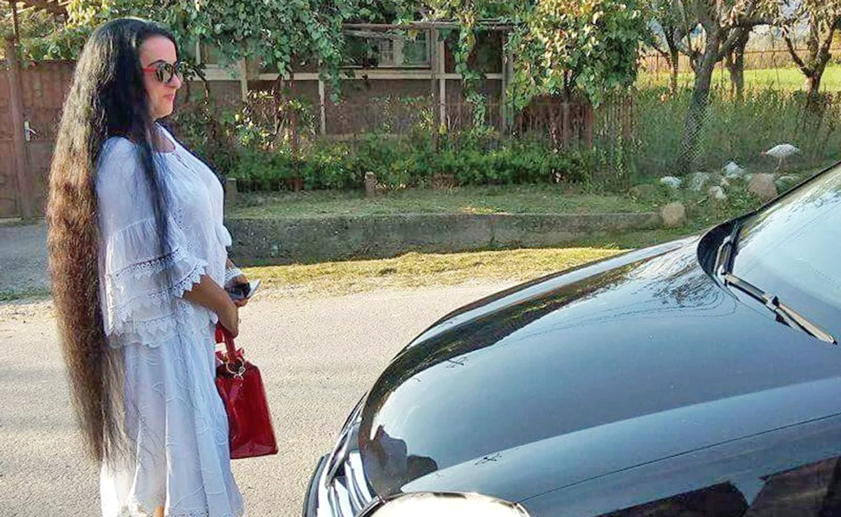 
    Irina Avram  dezvăluie reţeta  măştilor pentru păr  