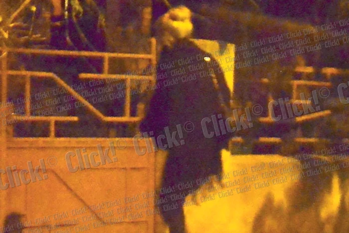 Laura şi Cosmin erau cu ochii în patru la ieşirea din restaurant (FOTOGRAFII: click!)