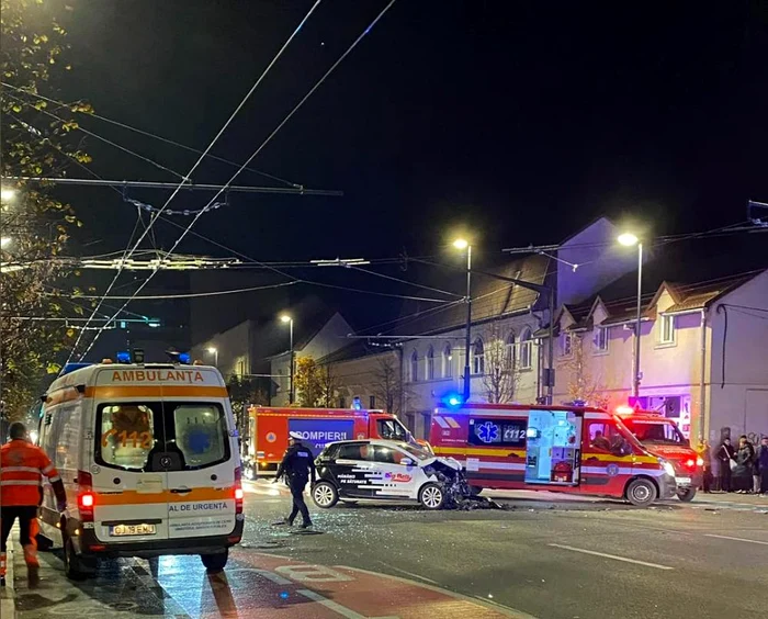 În urma accidentului a fost transportat la spital și șoferul autoturismului Foto: Știri de Cluj