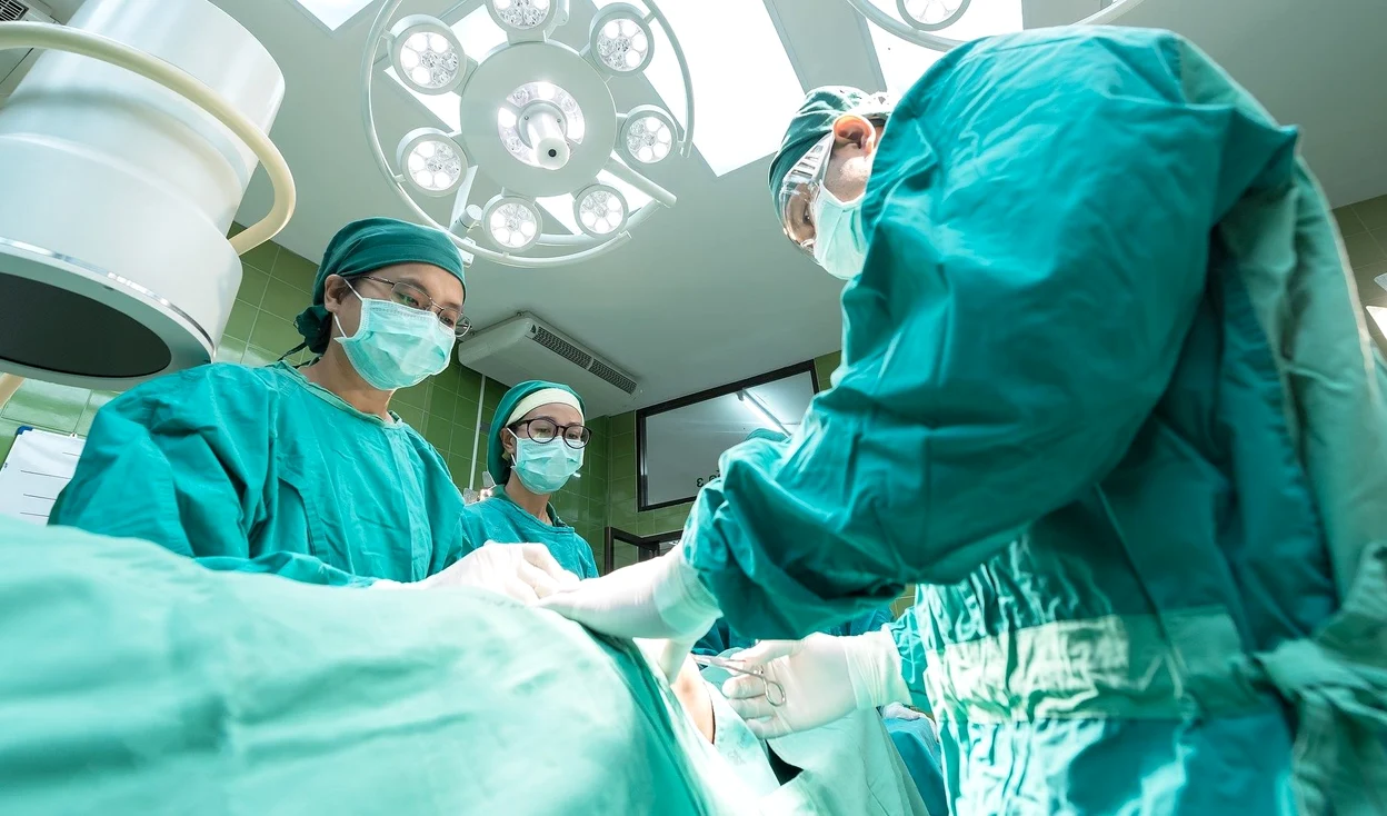 CEC Bank oferă credite ipotecare speciale personalului medical din linia întâi