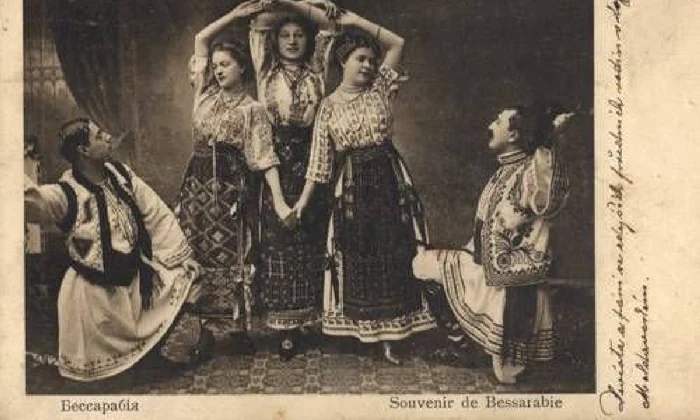 Folk costumes, Moldova around 1900 jpg
