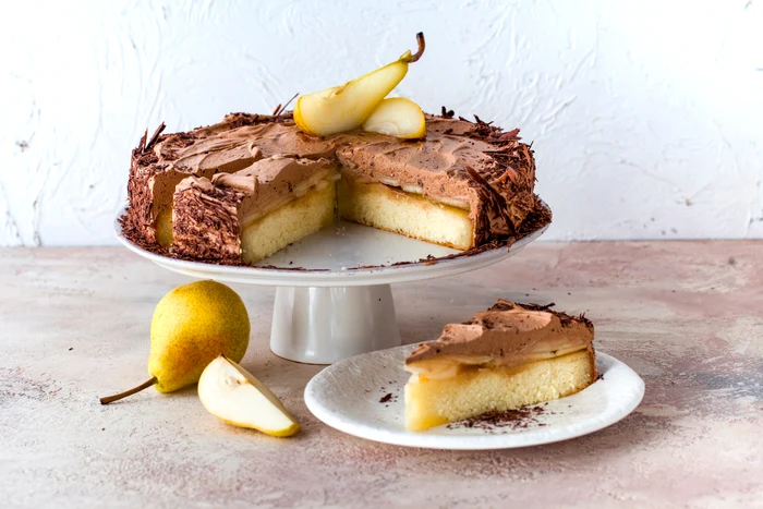 
    Tort cu cremă de ciocolată  