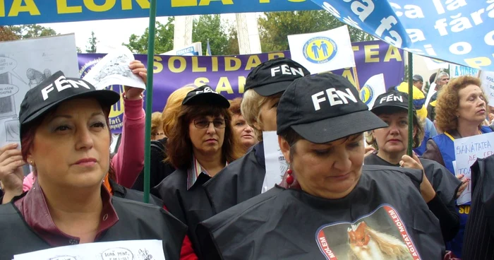 Profesorii vor protesta mâine