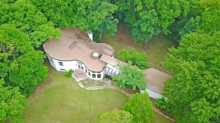 Casa sub formă de chitară a fost recent renovată