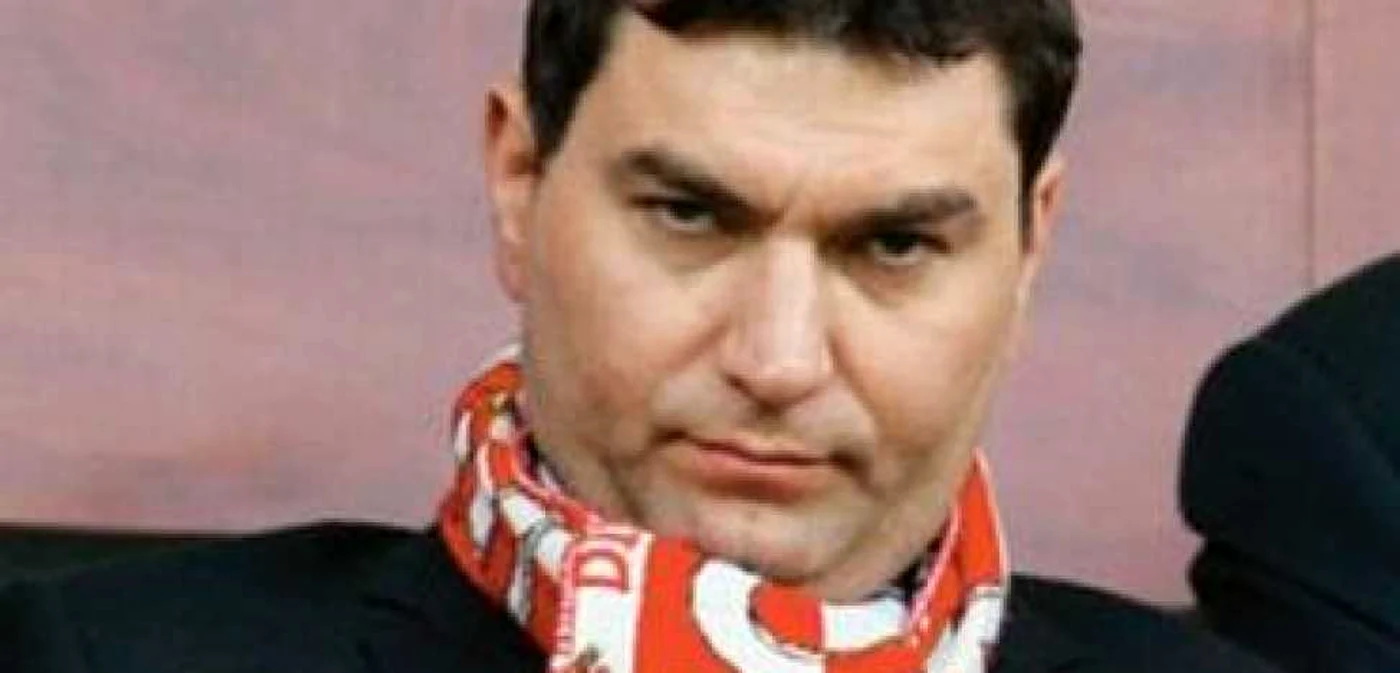 Nebunie la Dinamo: Borcea a spart un geam şi a ajuns în spital