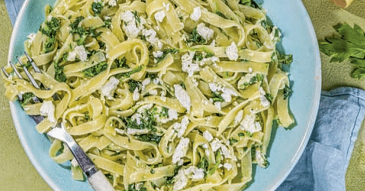 Tagliatelle cu spanac și sos de brânză