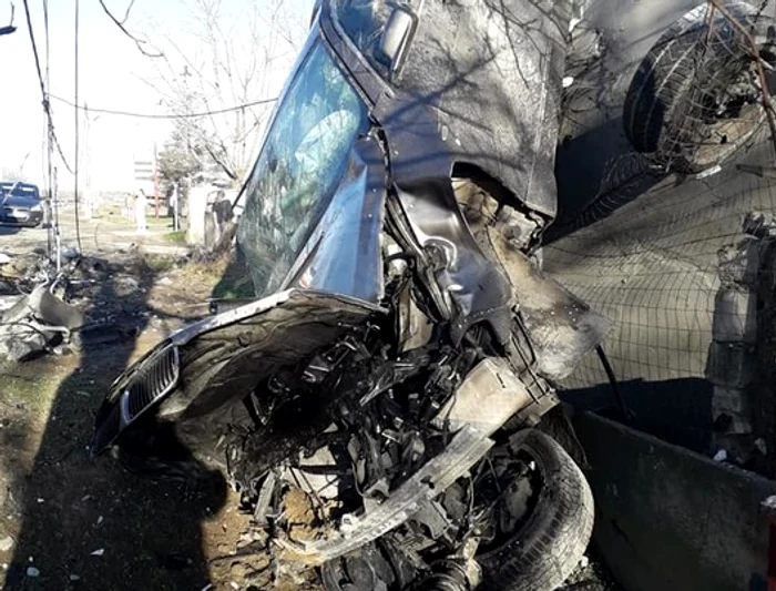 
    Accident cu un mort şi doi răniţi pe DN 3B, în localitatea BorceaFoto: ISU Călărași  