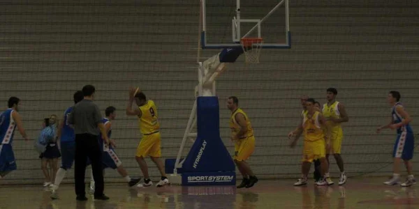 Cu 23 de puncte, Alin Guţă (la minge) a fost coşgheterul partidei