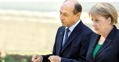 Traian Băsescu i-a arătat cancelarului Angela Merkel Palatul Cotroceni Foto: Marian Vilău