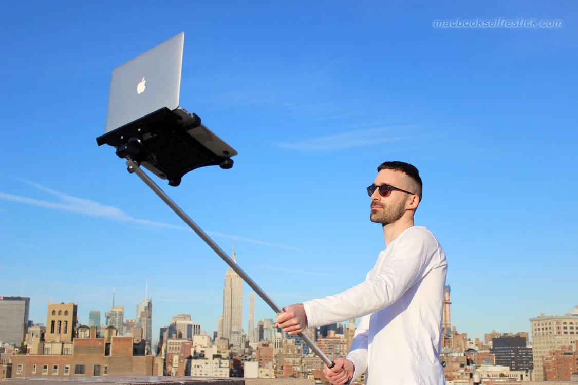 
    Selfie stick-ul pentru laptop cuprinde întreaga panoramă în fotografiefoto: Hepta  