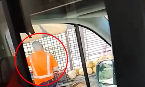 Ambulanțier din Bacău, în fața unui stand de pepeni VIDEO: captură video EveryOneTV-Media