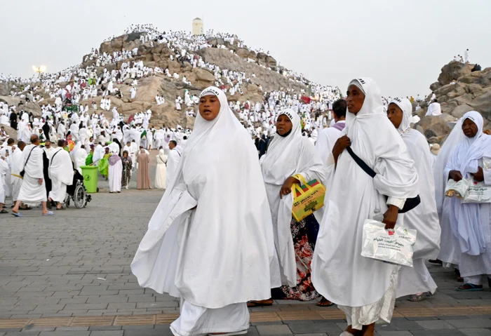 Credincioși musulmani din lumea întreagă călătoresc anual la Mecca (Foto: Profimedia)